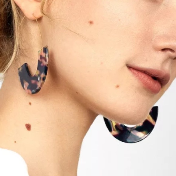 Jewelry - Multi color hoop Earring